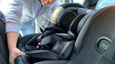 How to remove outlet joie 360 isofix base